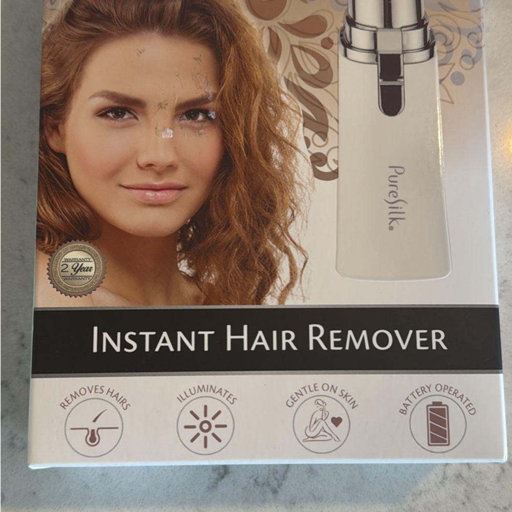 White Hair Styling Tool for Effortless Waves